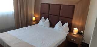 Отель Hotel Panoramic Рымнику-Вылча Двухместный номер с 1 кроватью или 2 отдельными кроватями и видом на город-4